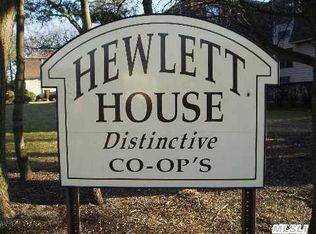 1327 Broadway APT R21, Hewlett, NY 11557