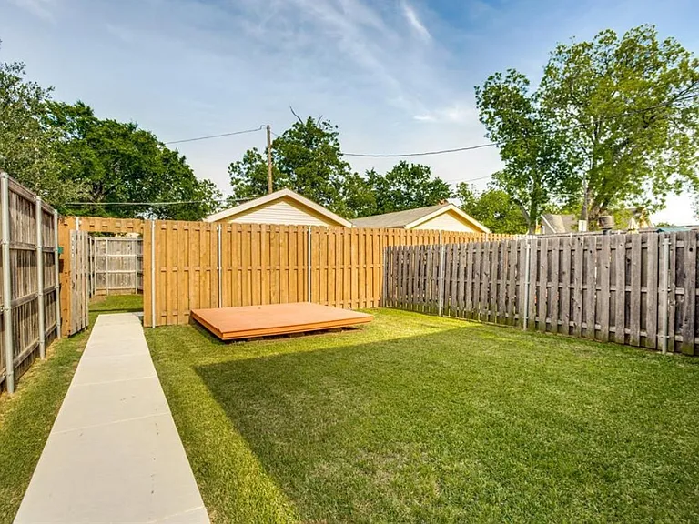408 S Montclair Ave — Photo 10