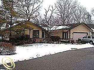5780 Point Of The Woods Dr #1, West Bloomfield, MI