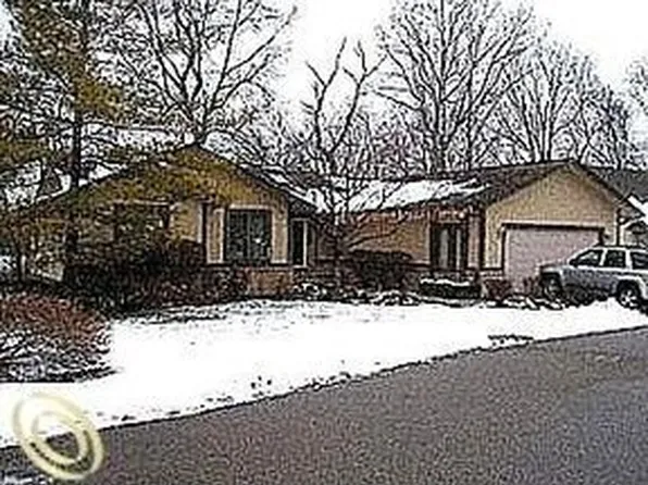 5780 Point Of The Woods Dr #1, West Bloomfield, MI 48324