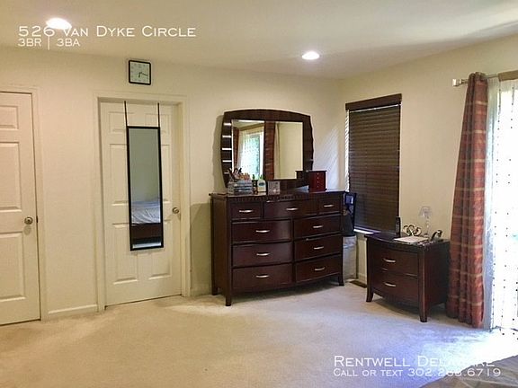 4th image of 526 Van Dyke Cir