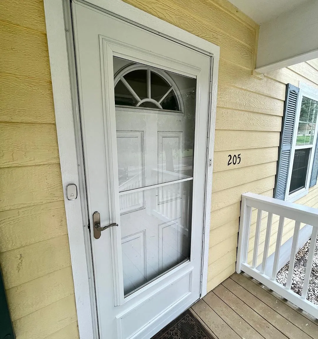 205 Lomond Ave — Photo 3