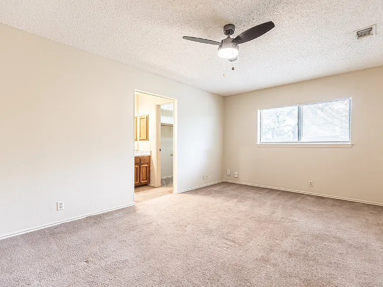 7750 Crooked Road St — Photo 15