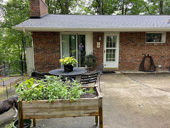 2nd image of 409 Wimberly Pl
