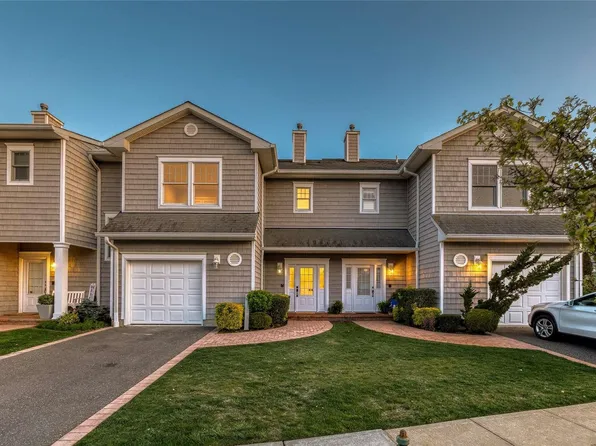 25 Ocean Watch Court #25, Freeport, NY 11520