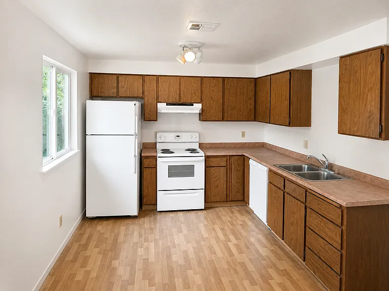 2054 S Division Ave — Photo 2