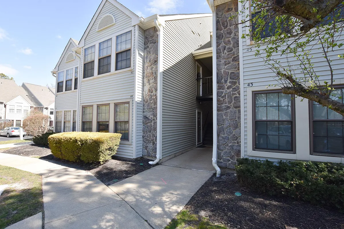 Building Photo - 43 Chelmsford Ct