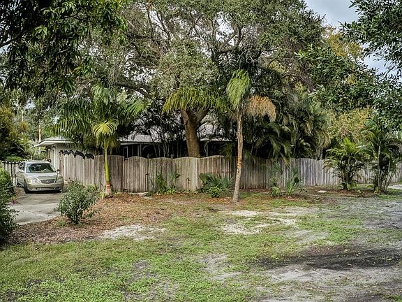 5th image of 3606 Chapel Dr