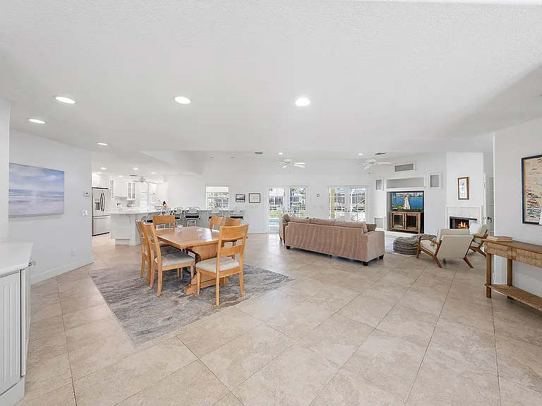 8538 SE Coconut St — Photo 4
