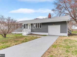 99 Delaware Dr, Pennsville, NJ 08070