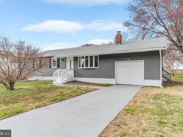 99 Delaware Dr, Pennsville, NJ 08070