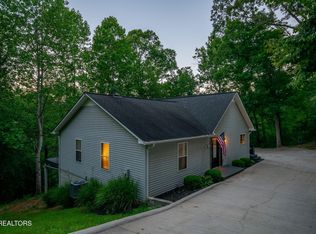 332 Pearl Rd, La Follette, TN 37766