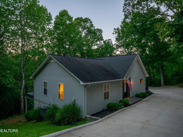 332 Pearl Rd, La Follette, TN 37766