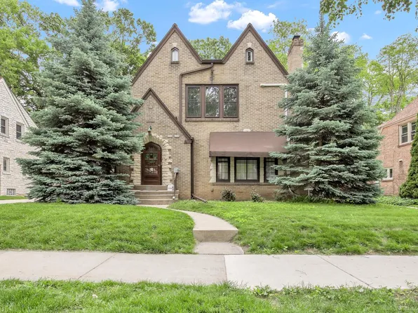 1328 Martha Washington DRIVE, Wauwatosa, WI 53213