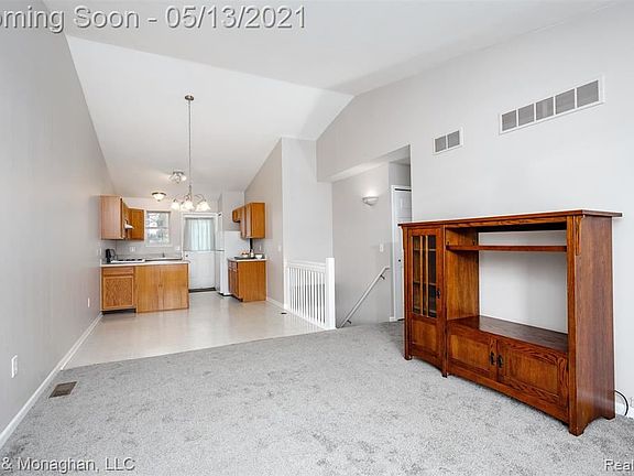 4th image of 22121 Glenwood St #6