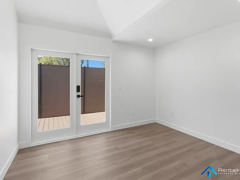 5746 Allott Ave — Photo 8