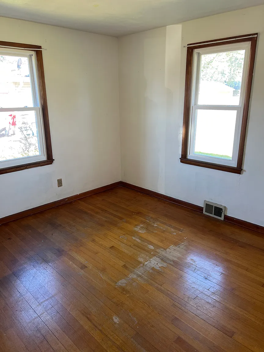 560 Dale St photo 1