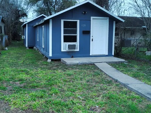 1128 E Kenedy Ave, Kingsville, TX 78363