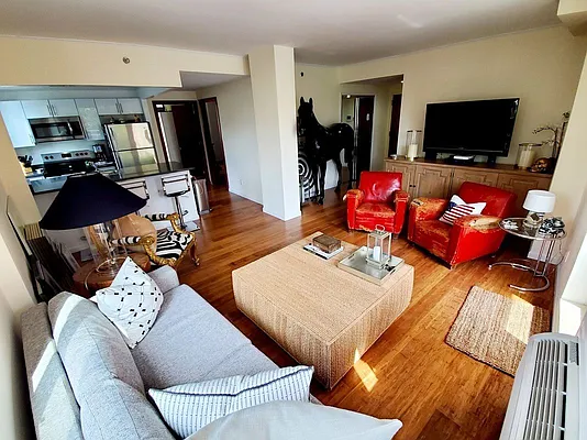 Rented by Ridgewood Capital NYC LLC | media 23