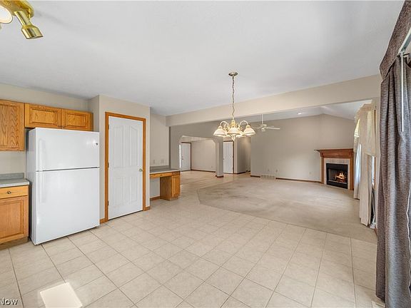 4th image of 15182 Chandler Grn