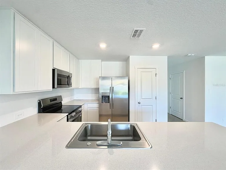 836 Lynx St — Photo 5