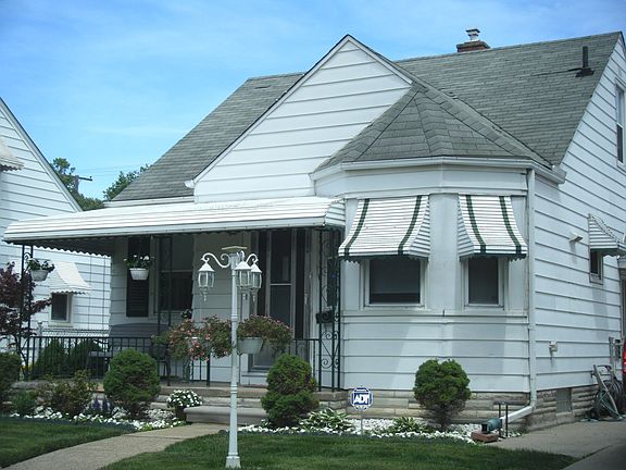 4th image of 7620 Grandville Ave