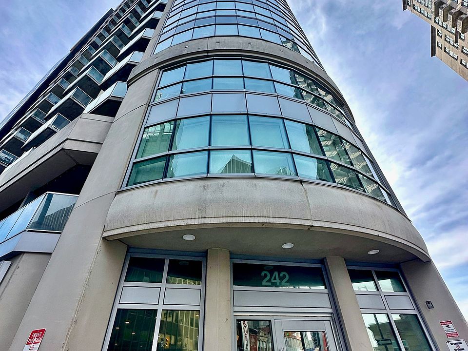 1st image of 242 Rideau St #1208