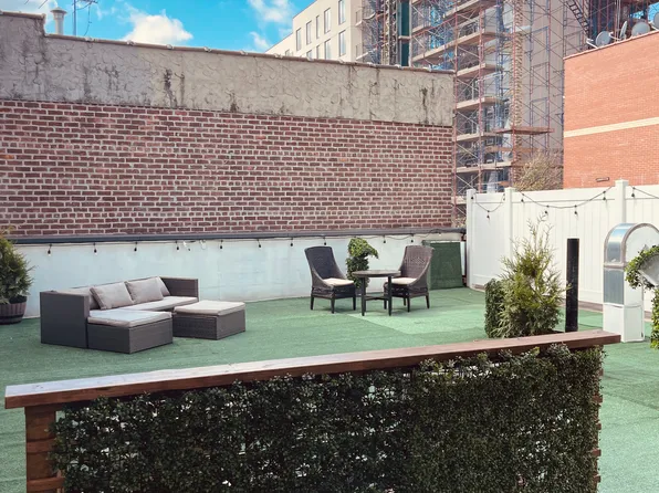 52-16 Roosevelt Avenue image 11 of 11