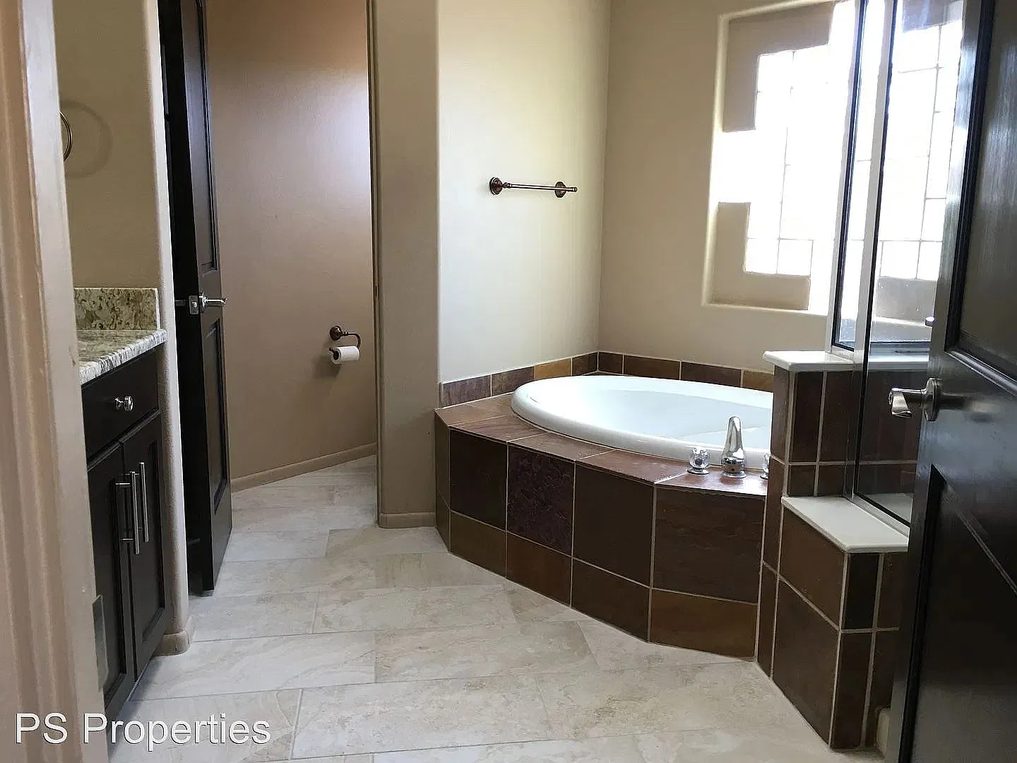 4 bed, 2306 sqft, $3,500 — Photo 3