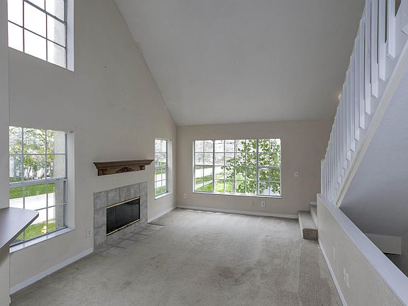 3rd image of 13700 RICHMOND PARK Drive N #1108