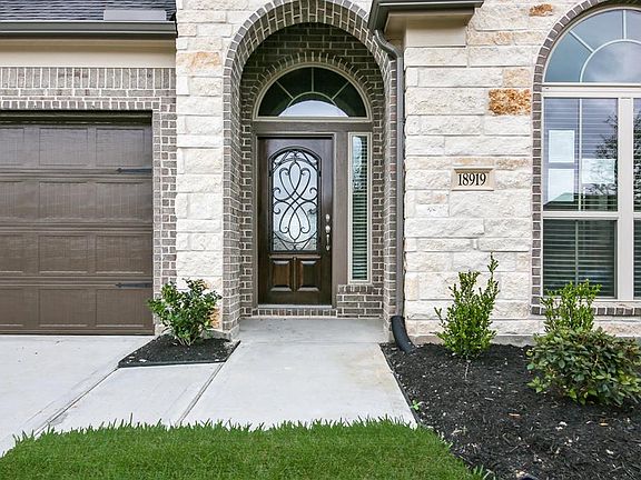 4th image of 18919 Cypress Bay Dr