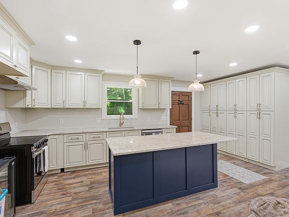 4th image of 241 Nautilus Point
