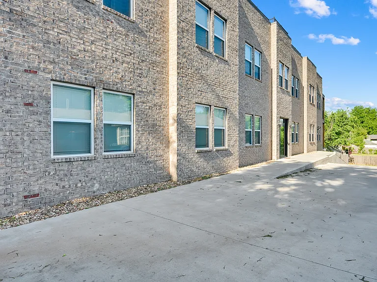 1138 N Blackwelder Ave — Photo 27