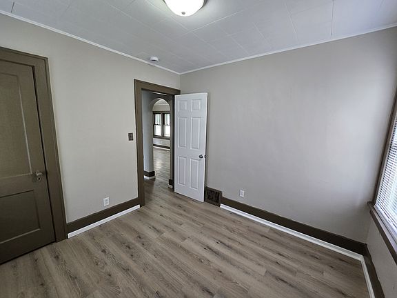 2nd image of 947 Newton St