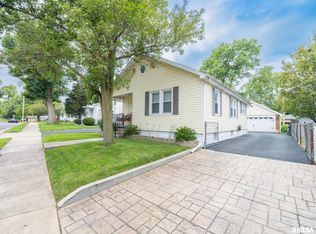 1003 S 13th St, Pekin, IL 61554