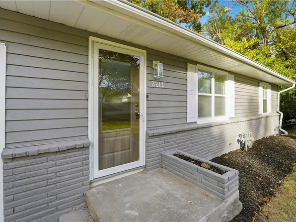 3212 NE Walnut Rd, Kansas City, MO 64117