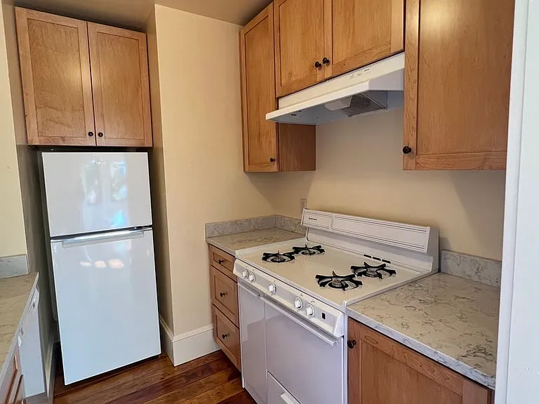 110 Richardson St — Photo 12