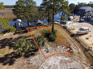 1563 Carraway Ct, Carrabelle, FL 32322