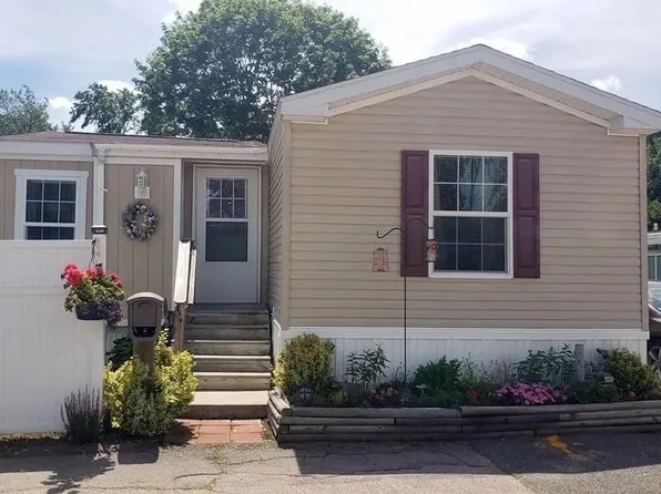 130 E Washington St #77, North Attleboro, MA 02760