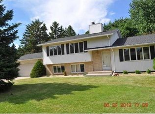 2453 Nemitz Ave E, Maplewood, MN 55119