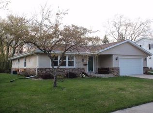 6109 Thorncrest Dr, Greendale, WI 53129