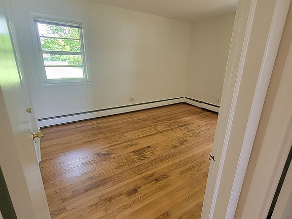 5th image of 29426 Maple Ave