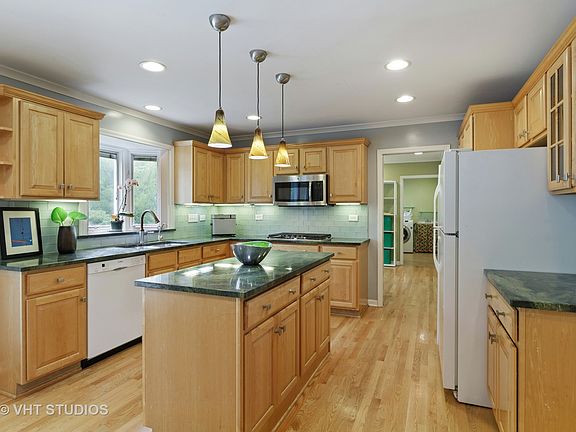 4th image of 1341 Woodlawn Ave
