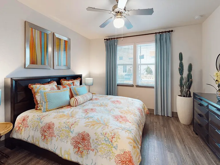 Centre Pointe Apartments — Photo 15