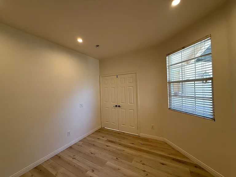 557 Plaza Del Cid — Photo 2