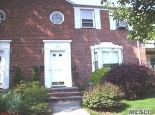 71-52 260th St, Glen Oaks, NY 11004