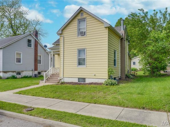 25 N Virginia Ave, Belleville, IL 62220