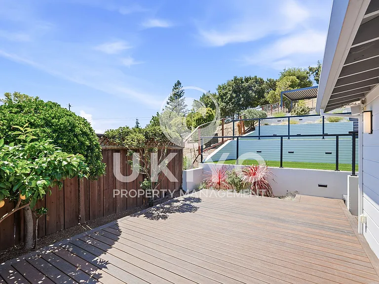 133 Hilltop Cres — Photo 40