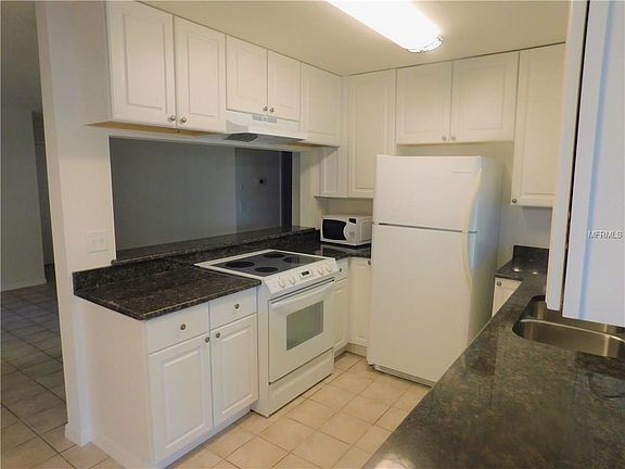 4th image of 809 Cinnamon Dr E