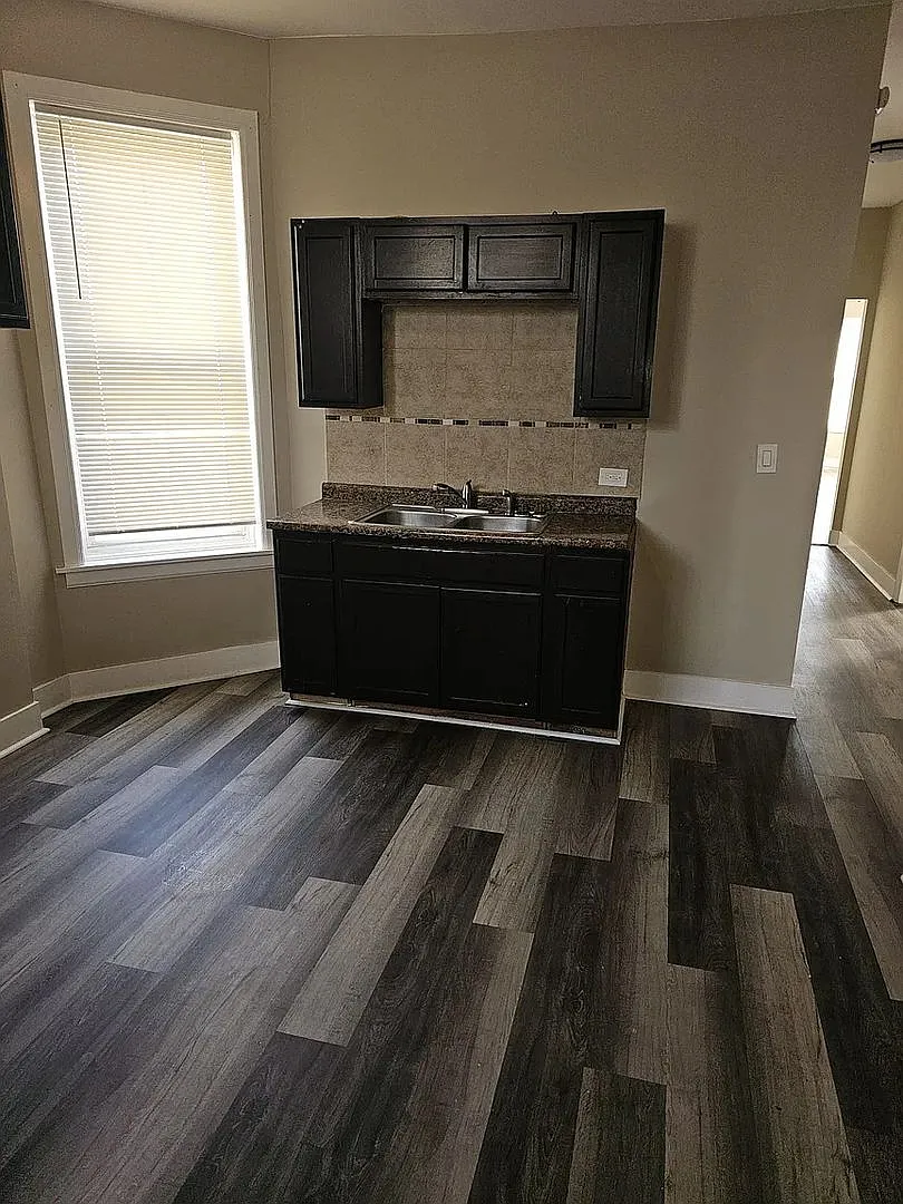 1316 S. Springfield Ave — Photo 4